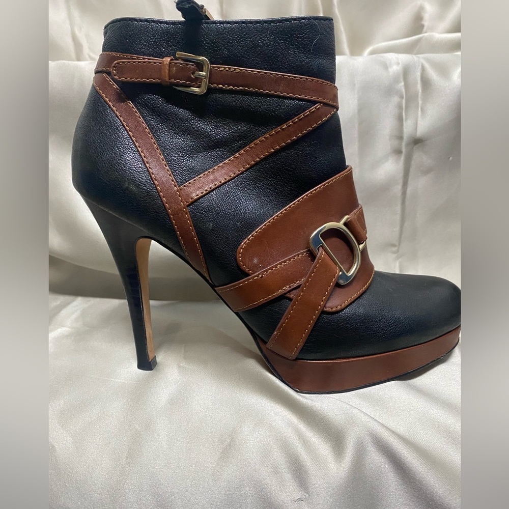 Cole Haan Carolyn Ankle Booties size 7 1/2B.